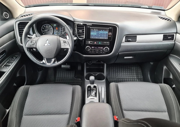 Mitsubishi Outlander cena 87900 przebieg: 100000, rok produkcji 2017 z Kielce małe 742